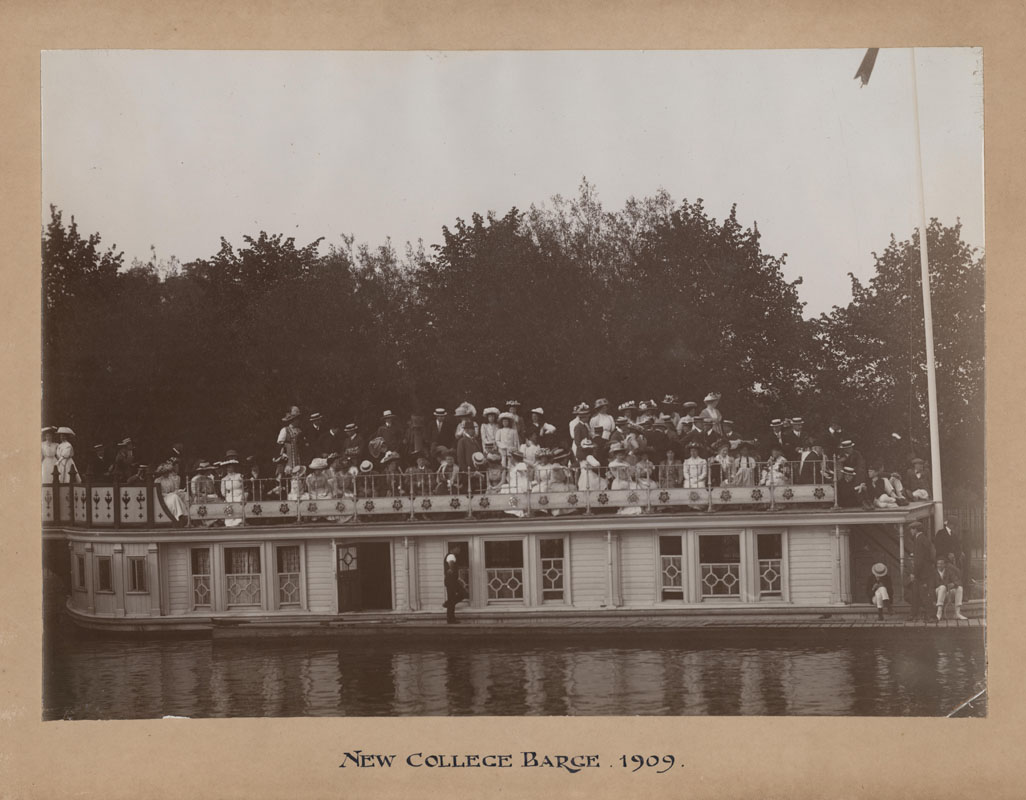 NCA JCR/R/Elkington, Photograph of New College Barge with spectators watching the Summer Eight, 1909