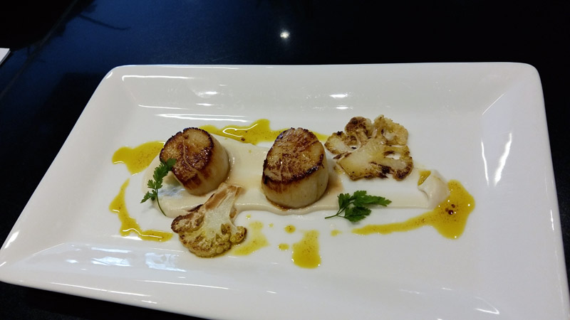 King scallops, cauliflower puree