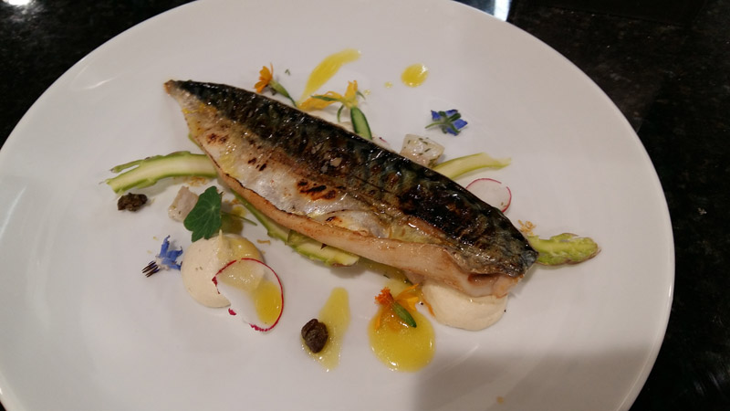 Grilled mackerel, bergamot dressing & asparagus