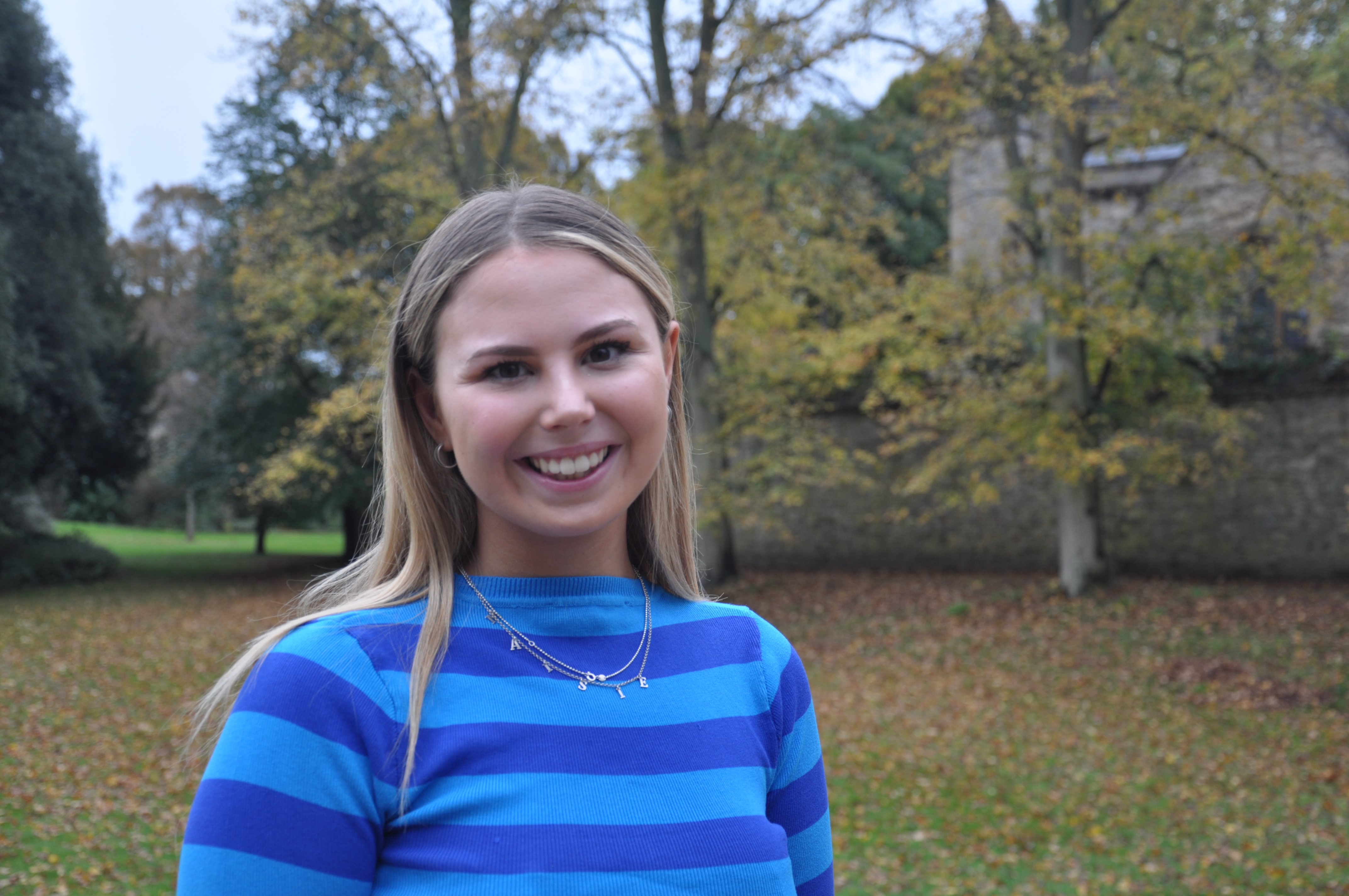 Maisie in New College gardens