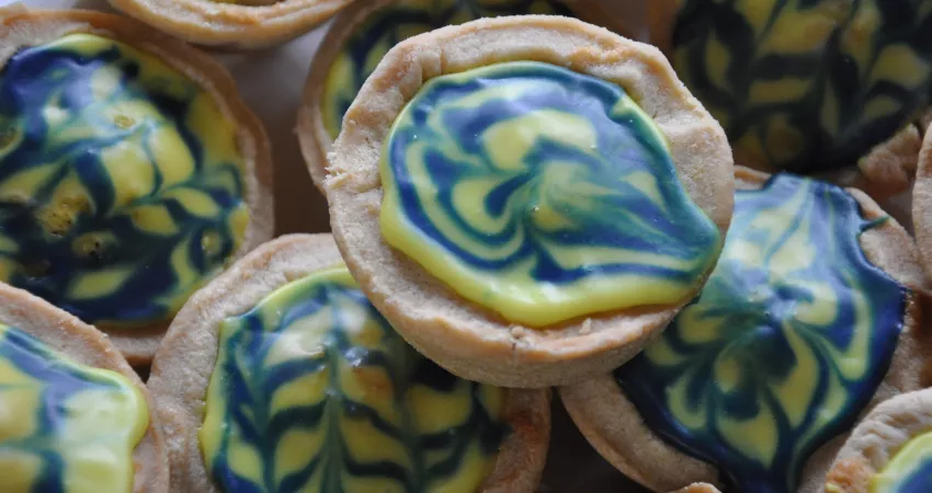 Cupcakes decorated with the colours of the Ukrainian flag (blue and yellow)