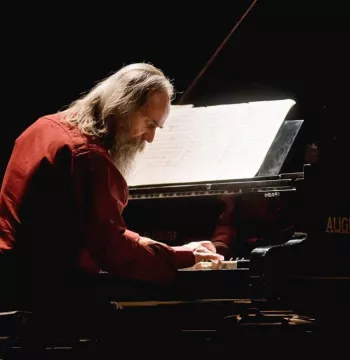 Lubomyr Melnyk playing on a concert grand with closed eyes