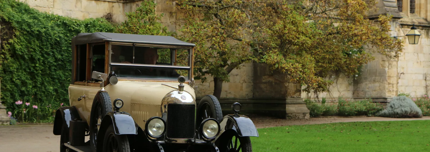 1921 Morris Oxford in Great Quad